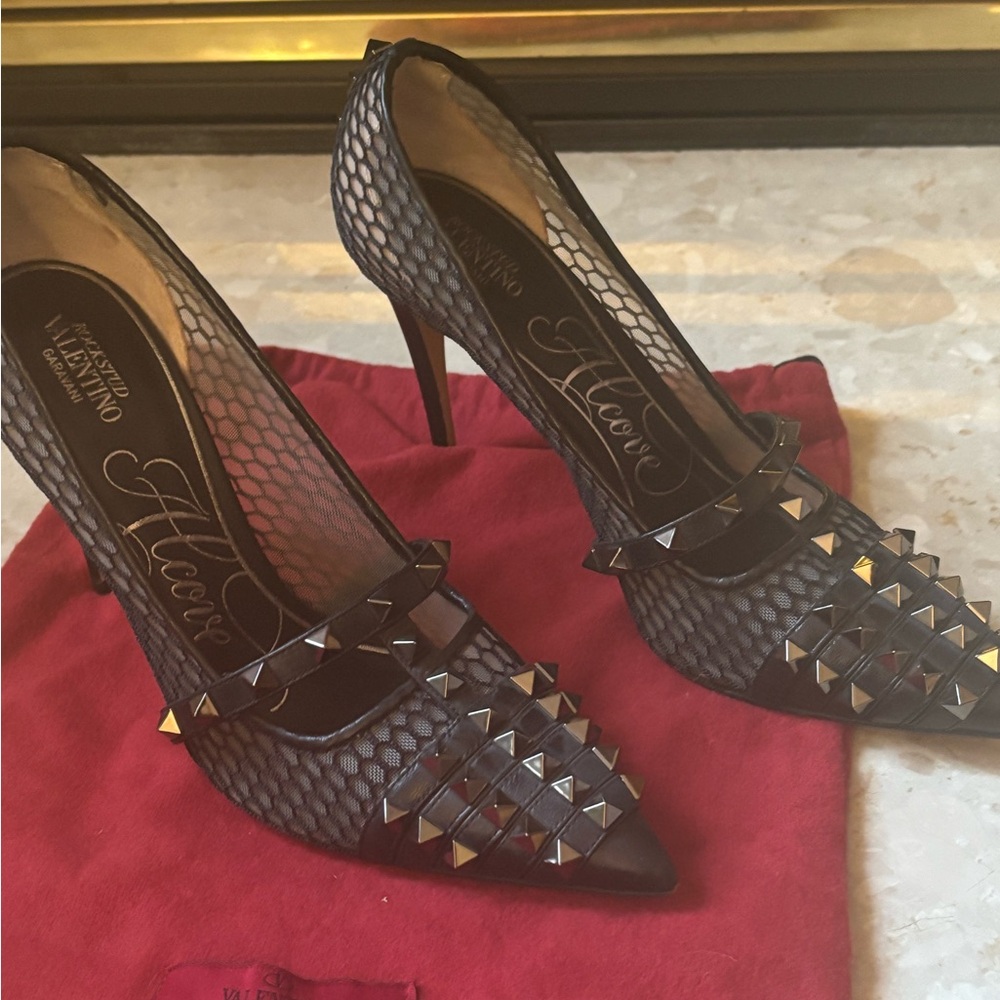 Authentic Valentino Garvani Rock Stud Alcove Heels Size 9 pre-owned